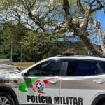 Moradora de Blumenau tem casa invadida por homens armados e ladrões levam joias