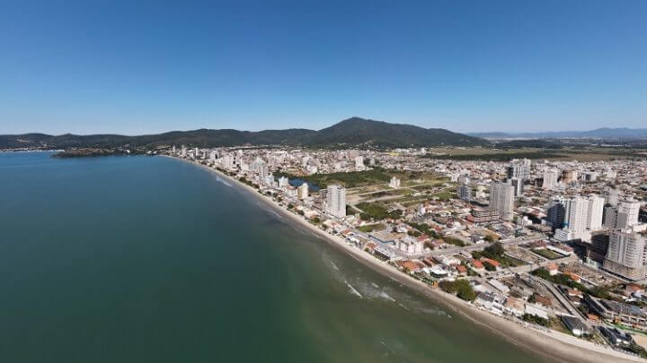 Com menos de 30 mil habitantes, Porto Belo já tem 200 construtoras