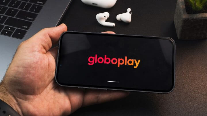 Logo do Globoplay na tela de um celular