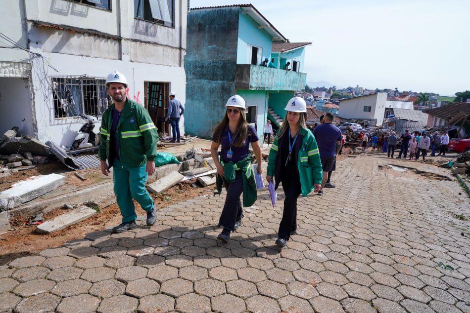 Equipe da Casan segue no local onde ocorreu o rompimento
