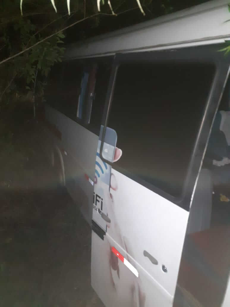 Micro-ônibus em acidente
