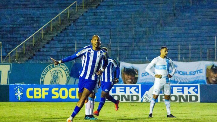 Alan Costa marca contra o Londrina