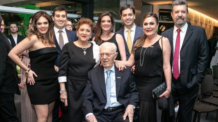 Ao centro Walter Koerich, sua esposa, filha e netas