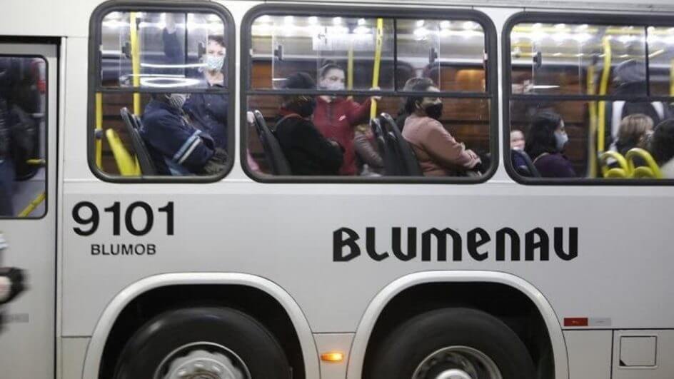 Blumenau suspende transporte coletivo neste domingo em função da enchente