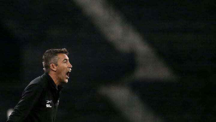 Técnico Bruno Lage saiu de campo chamado de burro pelo torcedor nesta segunda-feira (Foto: Vítor Silva/ Botafogo FR)