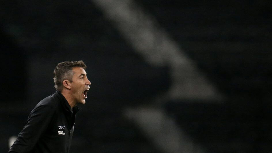 Técnico Bruno Lage saiu de campo chamado de burro pelo torcedor nesta segunda-feira (Foto: Vítor Silva/ Botafogo FR)