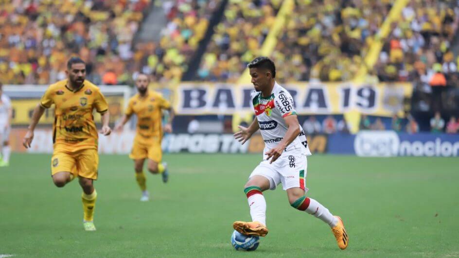 Brusque e Amazonas no primeiro jogo da final da Série C (Foto: Ismael/@ismaelfotofc/Brusque/Divulgação)