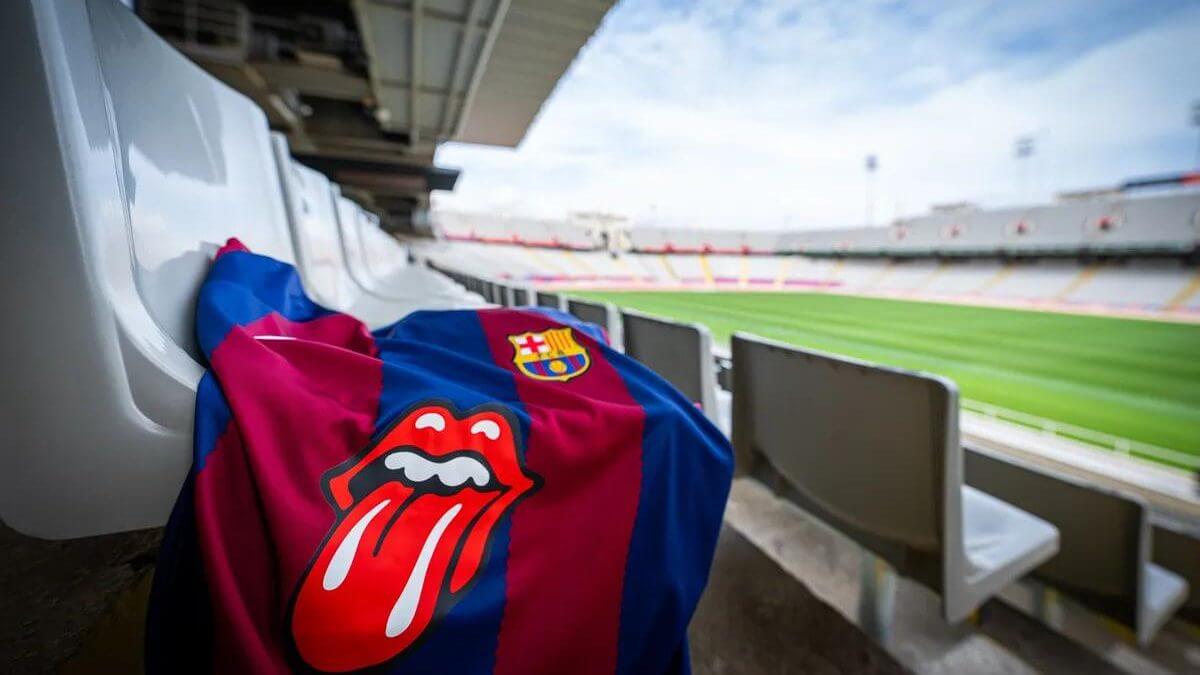 Banda Rolling Stones posa com a camisa do Barcelona (Barcelona/Divulgação)