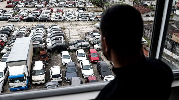 Pátio de veículos da polícia civil