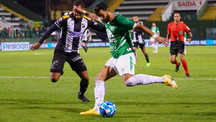 Chapecoense e ABC empataram em 0 x 0 na noite desta quinta na Arena Condá (Foto: Tiago Meneghini/ ACF)