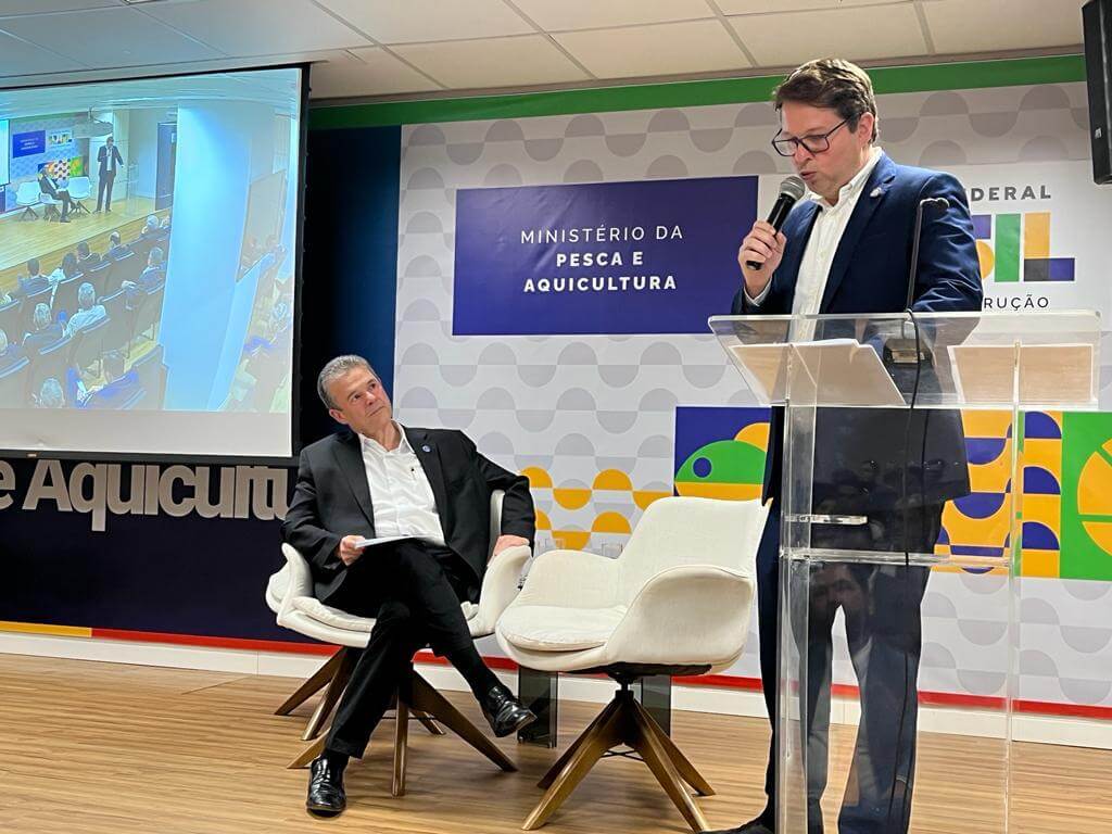 Secretário de Aquicultura e Pesca Tiago Frigo e Ministro da Pesca André de Paula, em Brasília (Foto: Divulgação, Secretaria de Aquicultura e Pesca de SC)