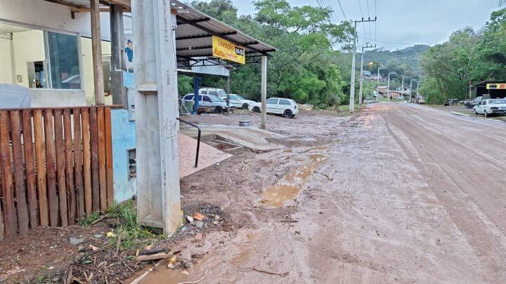 Cidades de SC contabilizam estragos após fortes chuvas