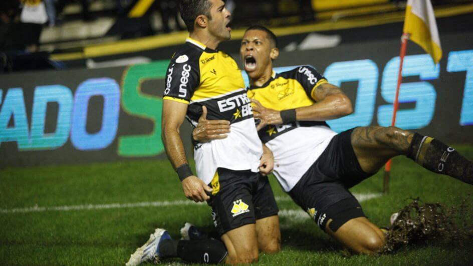 Éder comemora mais um gol pelo Criciúma na Série B 2023 (Foto: Cleiton Ramos/ Criciúma EC)