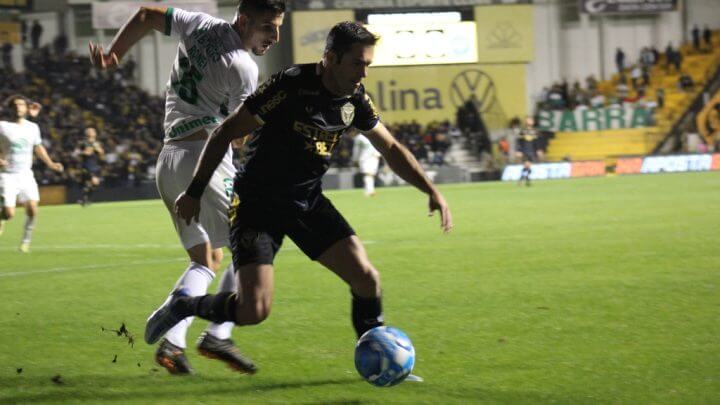 Chapecoense foi mais eficiente no Heriberto Hulse, mas ainda está no Z4 da Série B (Foto: Celso da Luz/ Criciúma EC)