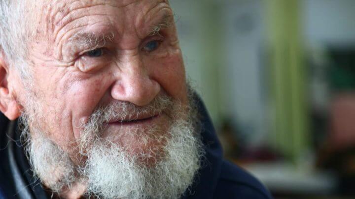 Aos 105 anos, idoso enfrenta terceira enchente em Itajaí e vê água tomar conta da casa