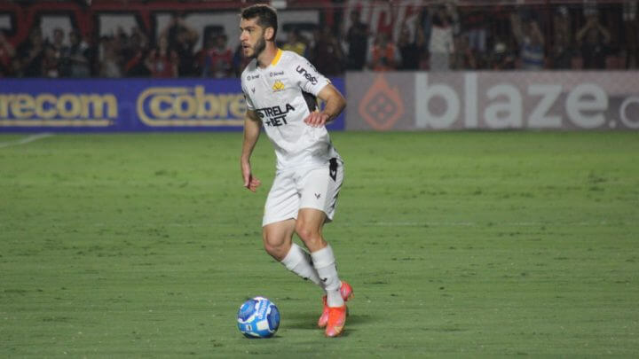 Fellipe Mateus é um dos destaques do Criciúma na competição, mas vive má fase junto com o time (Foto: Celso da Luz/ Criciúma EC)
