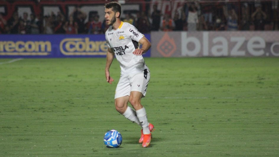 Fellipe Mateus é um dos destaques do Criciúma na competição, mas vive má fase junto com o time (Foto: Celso da Luz/ Criciúma EC)