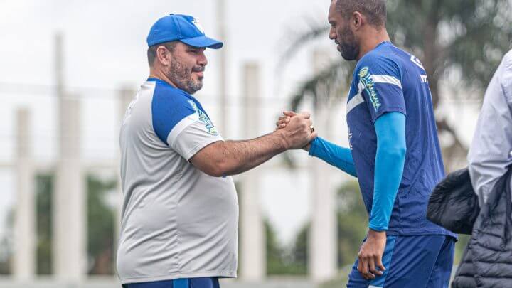 Zagueiro Douglas é liberado pelo treinamento -Fotos Leandro Boeira-Avaí F.C.