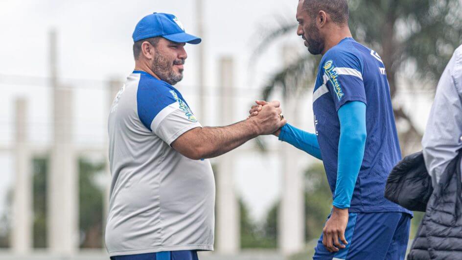 Zagueiro Douglas é liberado pelo treinamento -Fotos Leandro Boeira-Avaí F.C.
