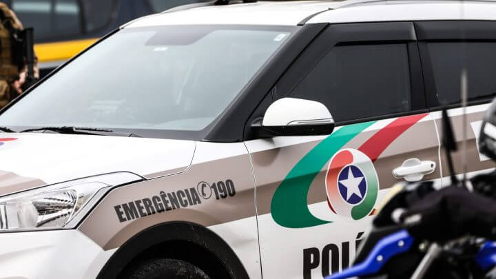 Homem é preso após usar “estrela ninja” para tentar matar ex-mulher em Blumenau