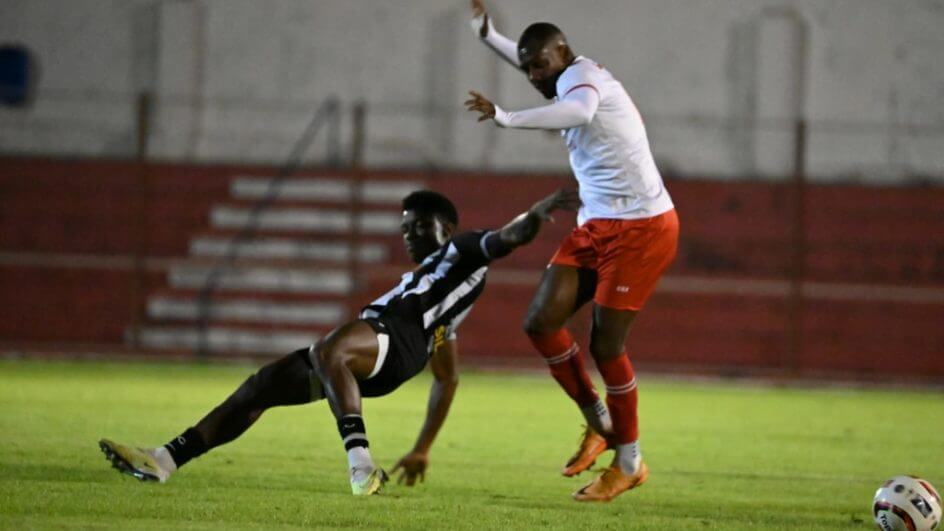 Figueirense é derrubado pelo Inter de Lages na Copa Santa Catarina (Foto: Fom Conradi/ Inter de Lages)