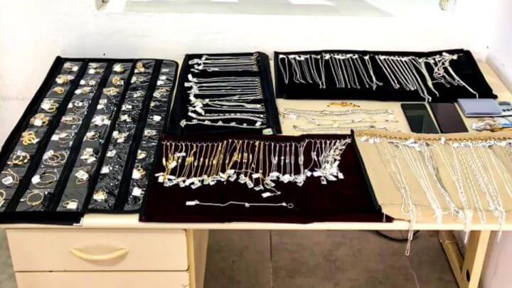Assaltante dá tiro para o alto em fuga de joalheria em SC; suspeitos foram presos