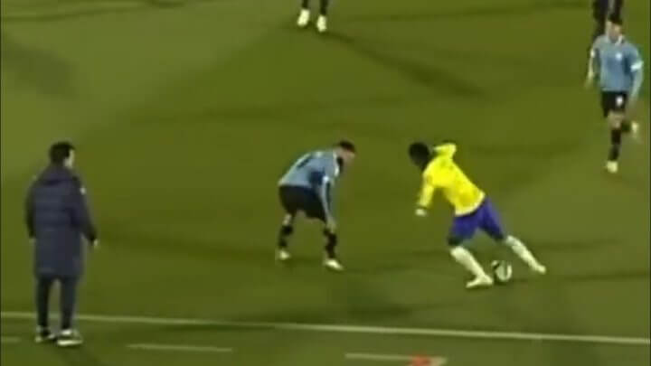 Lambreta do Vini Jr. (Foto: @FutbolXperience/Twitter/Reprodução)
