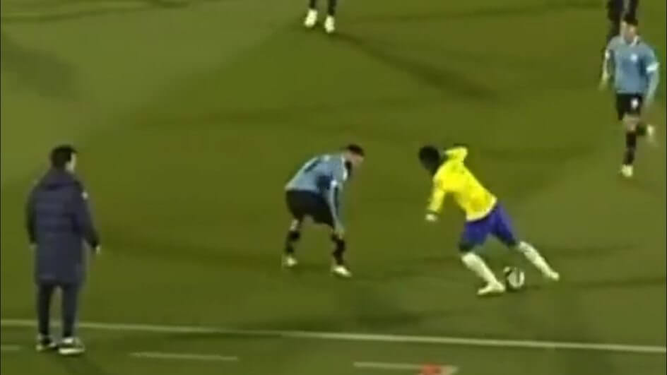 Lambreta do Vini Jr. (Foto: @FutbolXperience/Twitter/Reprodução)