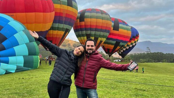 Luciano Camargo comemora 20 anos de casamento em Praia Grande