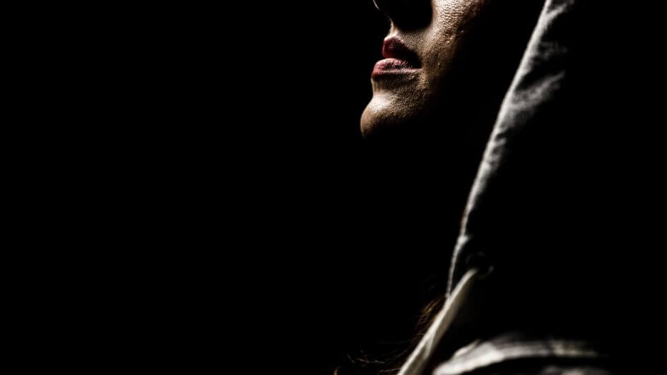 Mulher pula da janela para fugir de agressões do namorado em Criciúma