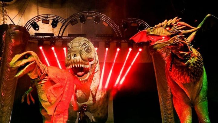 O espetáculo conta com mais de 40 artistas e 25 atrações