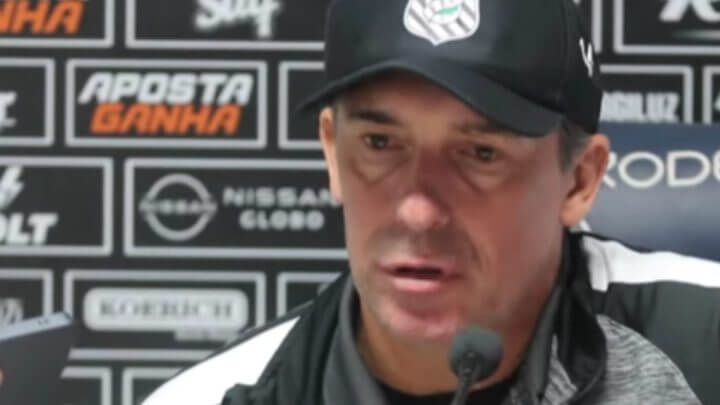 Paulo Baier, durante coletiva apos derrota para o Avai (Reprodução)