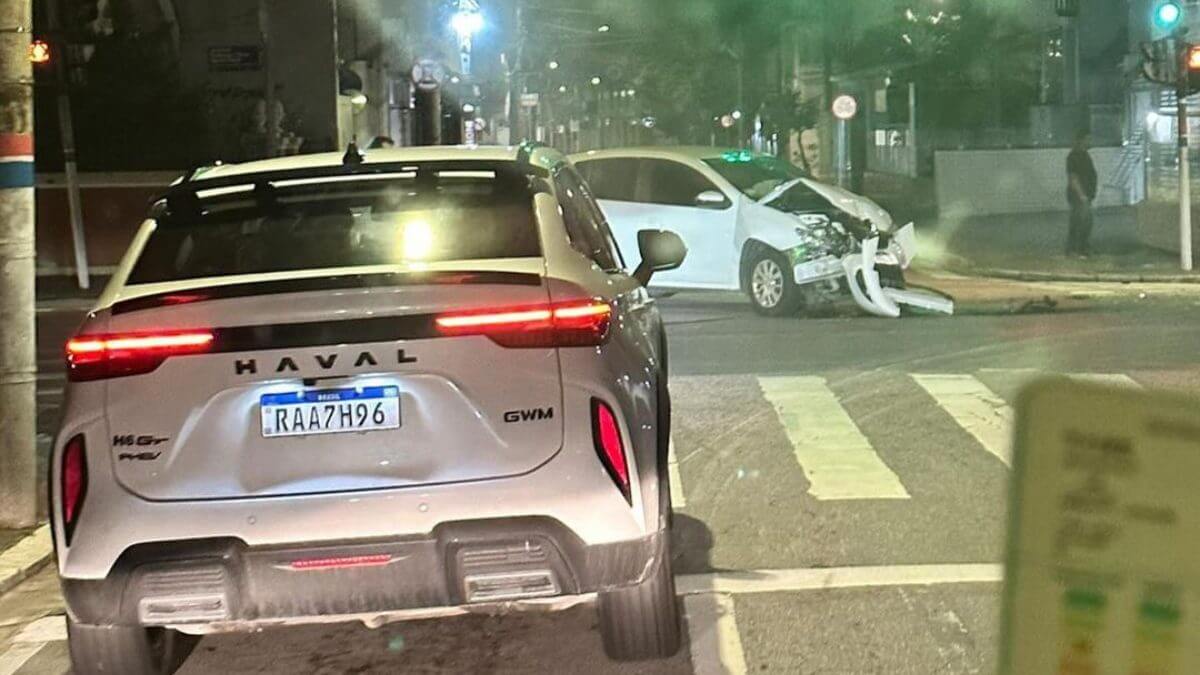 Perseguição policial termina em acidente com vítimas em Florianópolis