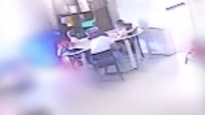 Professora é flagrada maltratando alunos de creche