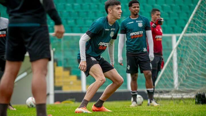 Renan Bernabé durante treinamento do Figueirense no Scarpelli (Foto: Patrick Floriani FFC)