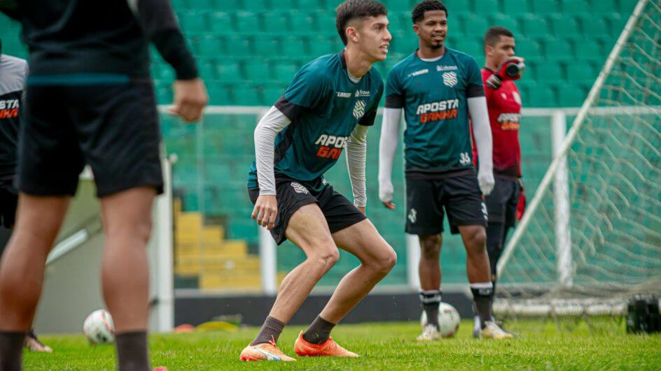 Renan Bernabé durante treinamento do Figueirense no Scarpelli (Foto: Patrick Floriani FFC)