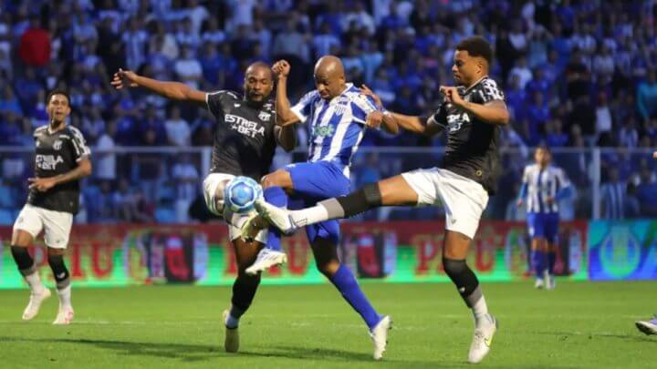 Avaí venceu o Ceará 0por 1 a 0 na Ressacada neste domingo (Foto: Divulgação, Fabiano Rateke)