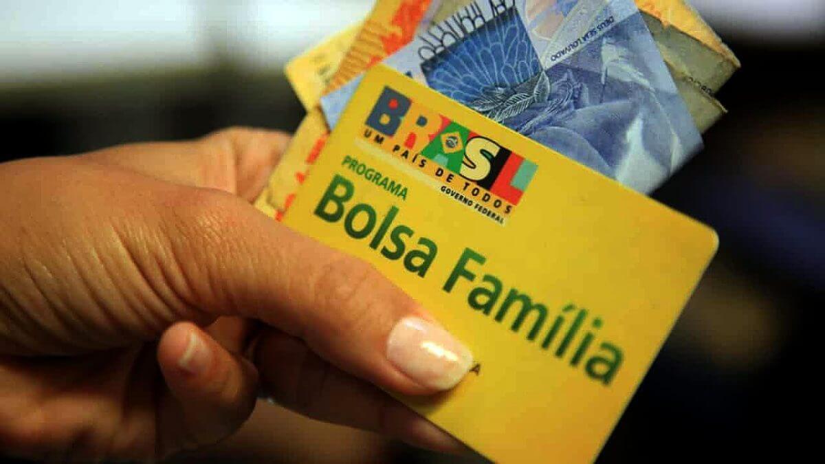 Anúncio do Bolsa Família sobre pagamentos de outubro é emitido