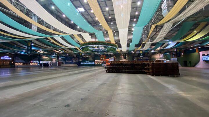 estrutura da oktoberfest é desmontada