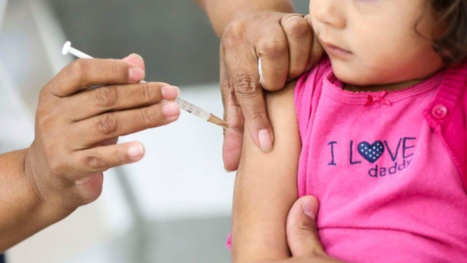 SC imuniza crianças e adolescentes contra mais de 20 doenças em Dia D da multivacinação