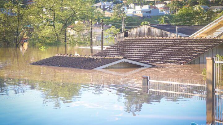Rios de SC têm nova previsão de elevação e risco máximo para inundações, alerta Defesa Civil