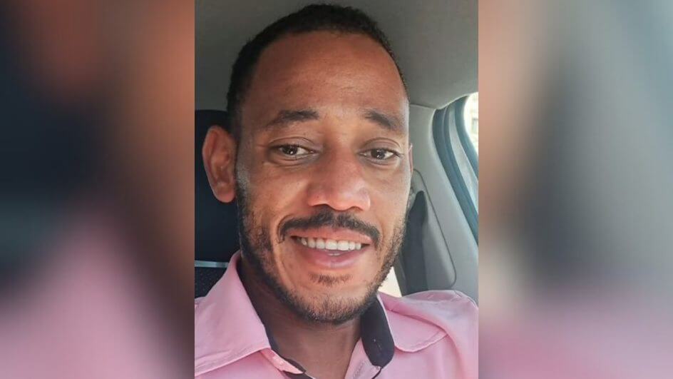 Homem morre em acidente após capotar caminhonete e colidir brutalmente contra árvore em Criciúma