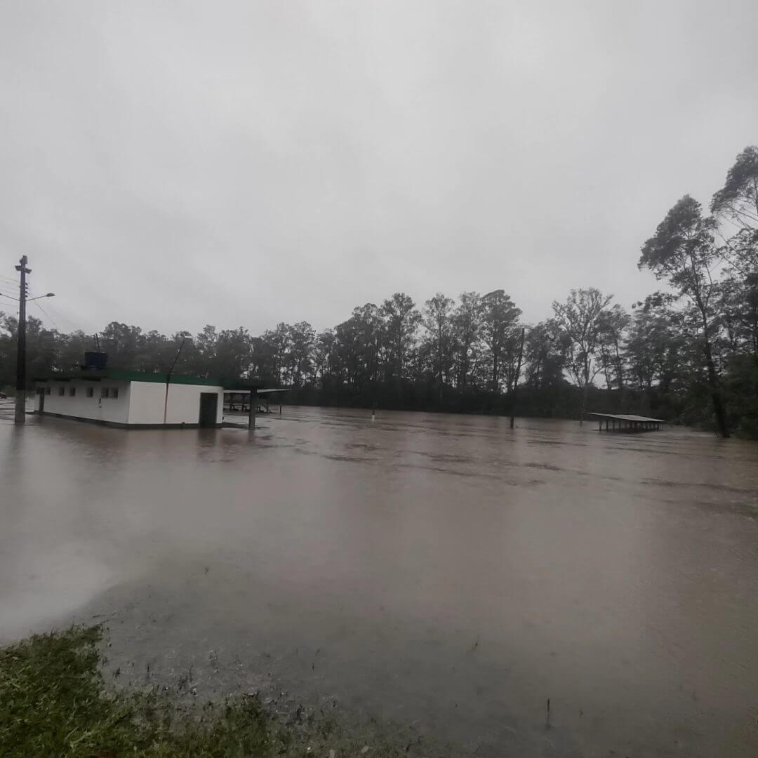 Cerca de 71 fam&iacute;lias deixaram as casas onde moram (Foto: prefeitura de Otac&iacute;lio Costa, Divulga&ccedil;&atilde;o)