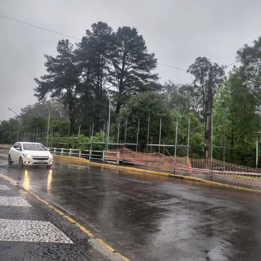 Tr&ecirc;s fam&iacute;lias foram levadas para abrigo no sal&atilde;o da Igreja S&atilde;o Jos&eacute;&nbsp;(Foto: prefeitura de Otac&iacute;lio Costa, Divulga&ccedil;&atilde;o)
