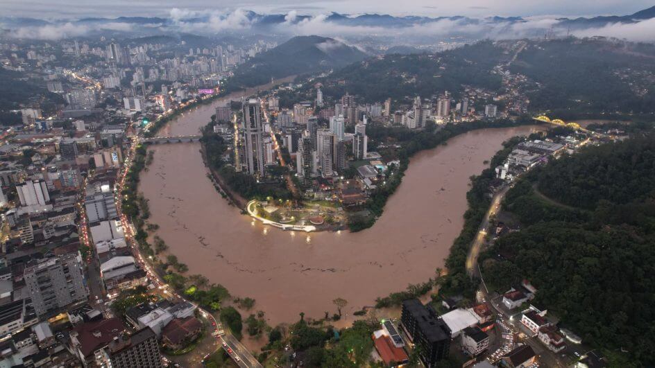 prefeito blumenau alerta fake news foto patrick rodrigues nsc total