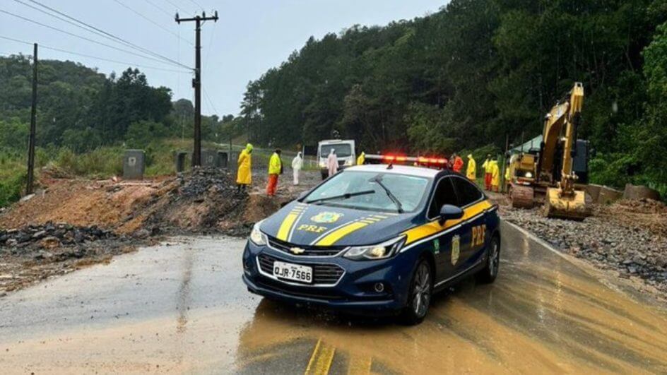 Veja as rodovias que permanecem interditadas, bloqueadas e com desvios em SC após chuvas