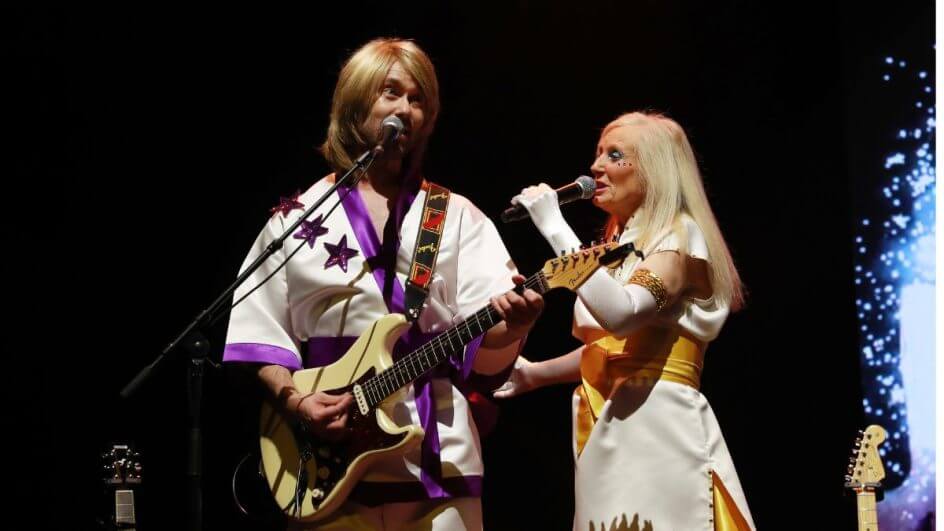 Banda inglesa Abba Gold faz tributo à lendas do pop sueco em SC