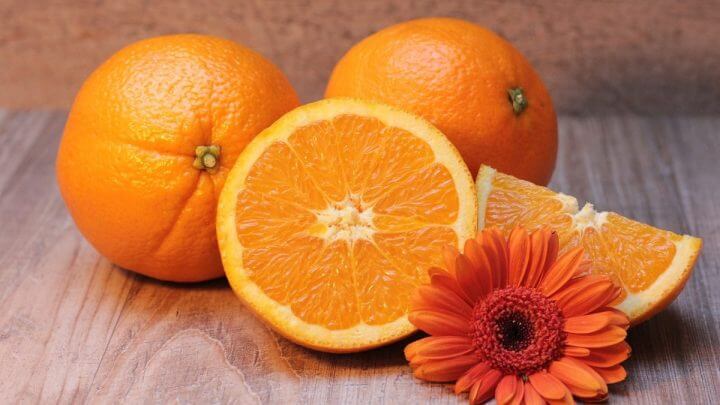 Vitamina C: o jeito mais eficaz de consumir ou aplicar