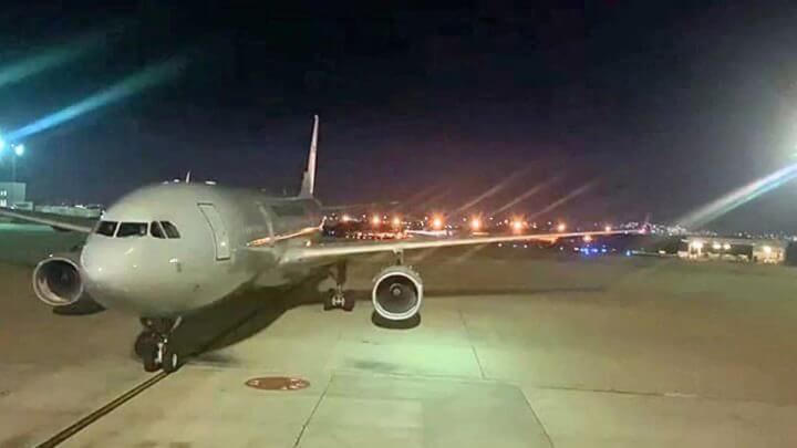 Avião pousou no Brasil na madrugada desta segunda-feira (23)