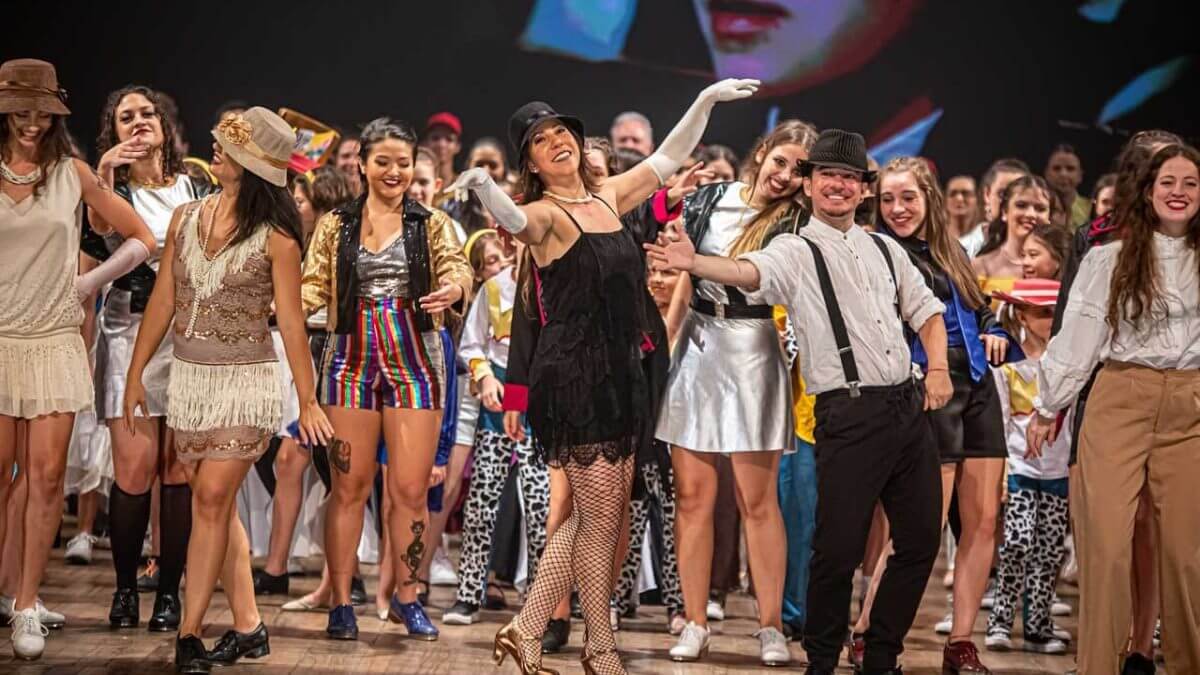 Espetáculo “Cinema em cartaz” da Garagem da Dança, de 2022 (Foto: Cristiano Prim)